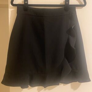 Club Monaco black mini skirt with ruffle detail NWOT 💕💕💕